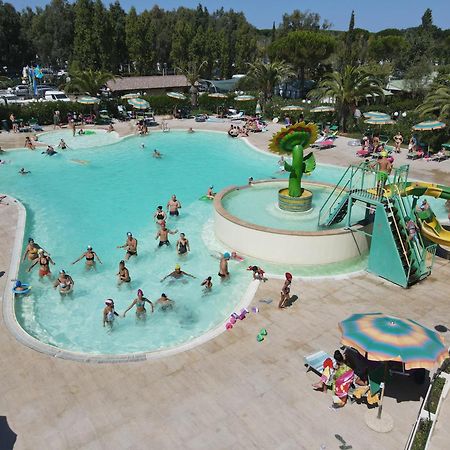 Happy Camp Mobile Homes In Camping Village Free Time Marina Di Bibbona Exteriör bild