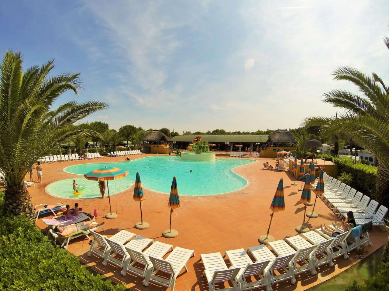 Happy Camp Mobile Homes In Camping Village Free Time Marina Di Bibbona Exteriör bild
