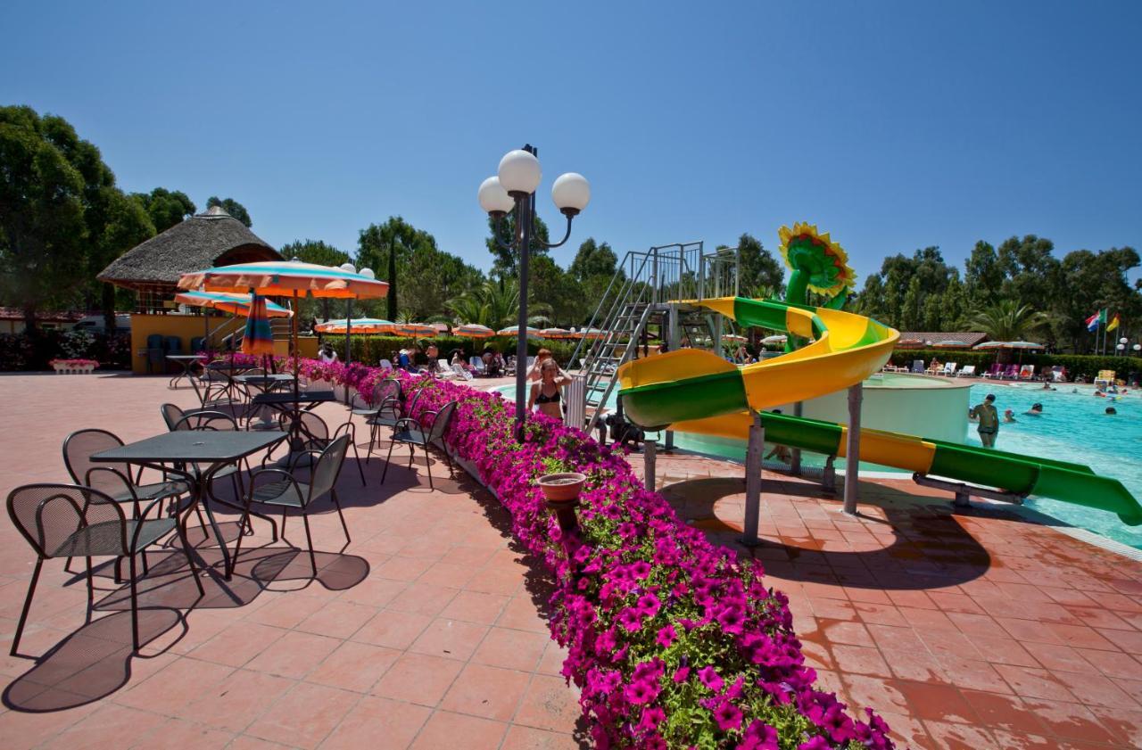 Happy Camp Mobile Homes In Camping Village Free Time Marina Di Bibbona Exteriör bild