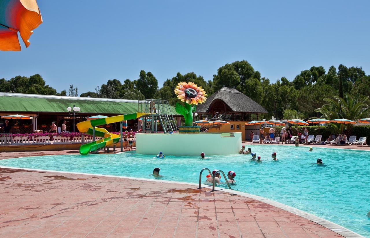 Happy Camp Mobile Homes In Camping Village Free Time Marina Di Bibbona Exteriör bild