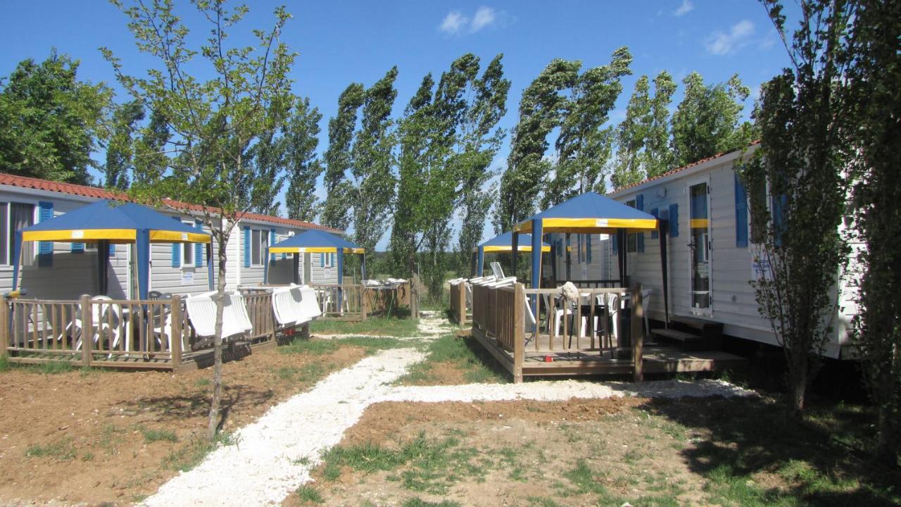 Happy Camp Mobile Homes In Camping Village Free Time Marina Di Bibbona Exteriör bild
